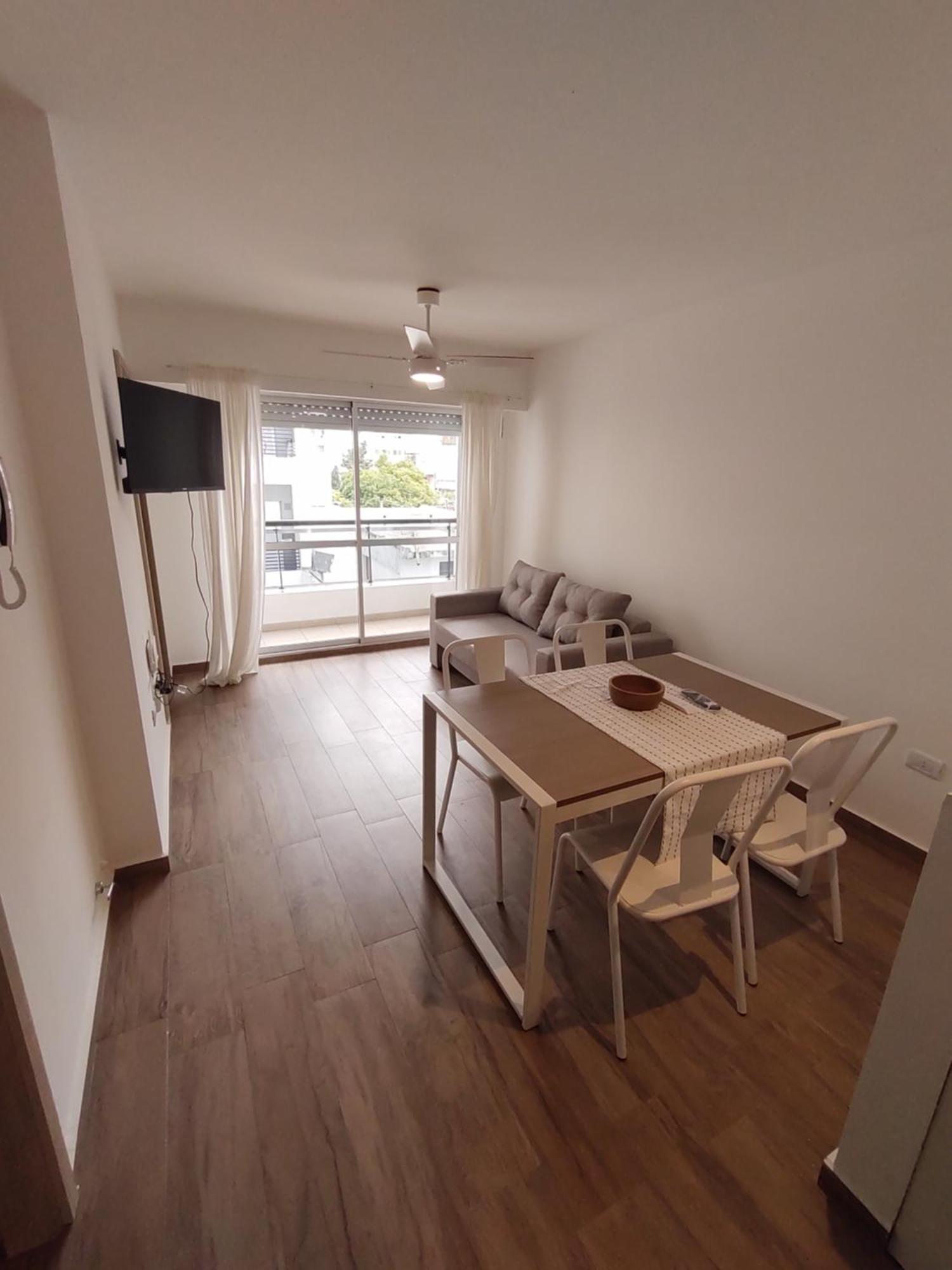 Departamento A Metros De Bv.orono *